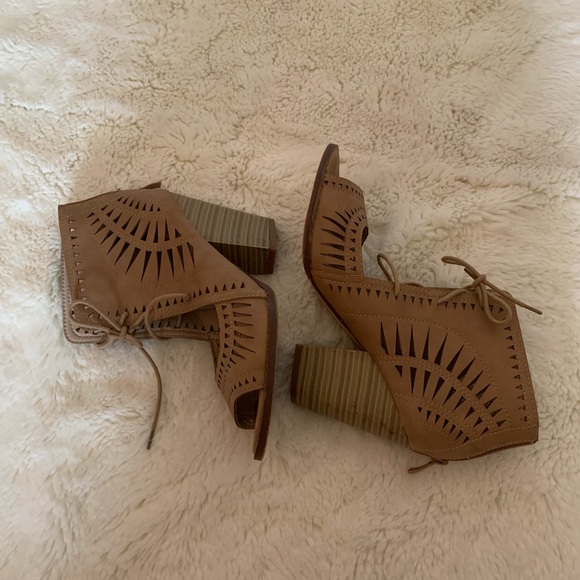 Nature Breeze Leather Cut Out Heels - Tan - Picture 2 of 4